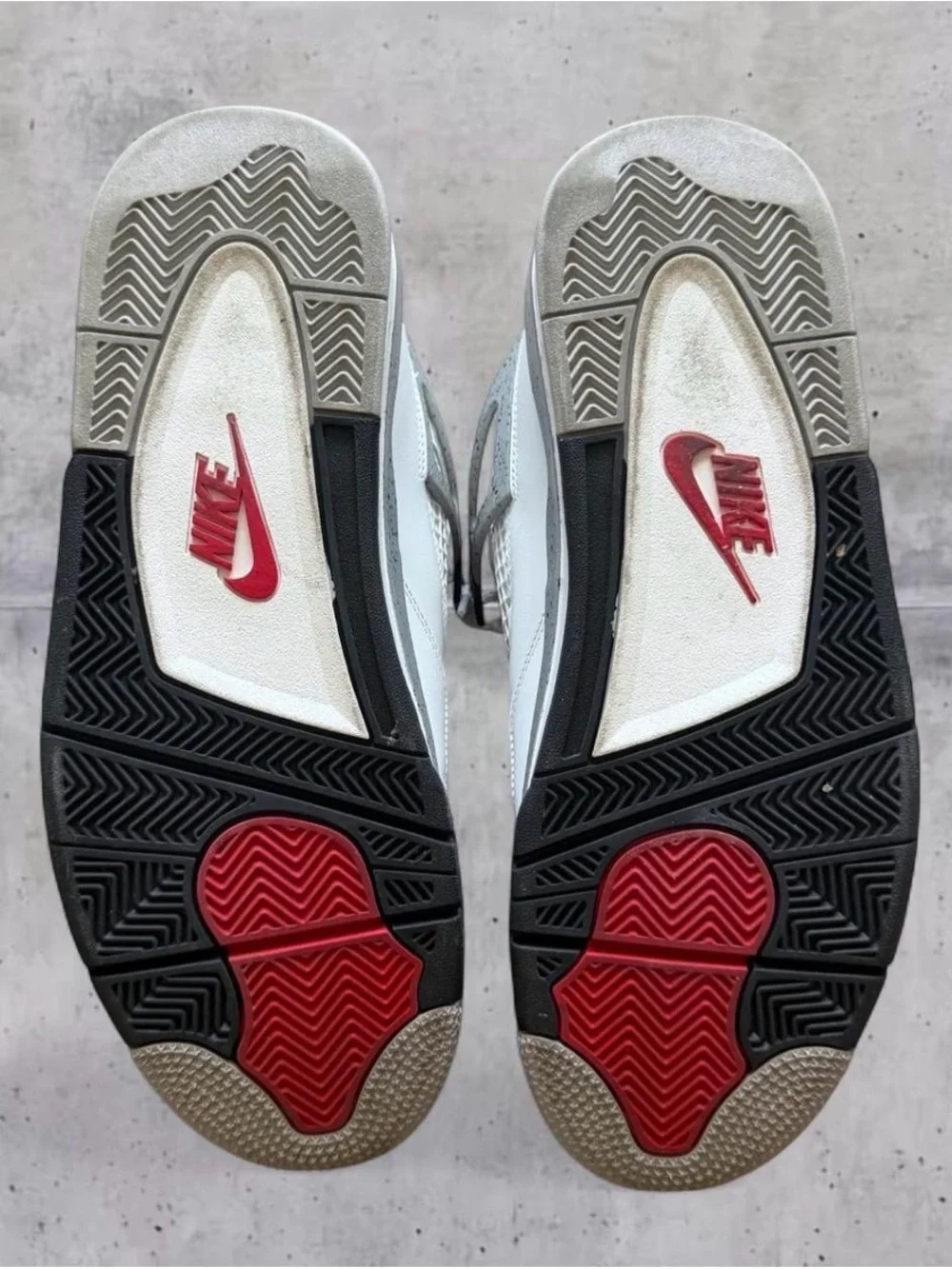 Jordan Men's White/Black/Red Retro Sneakers